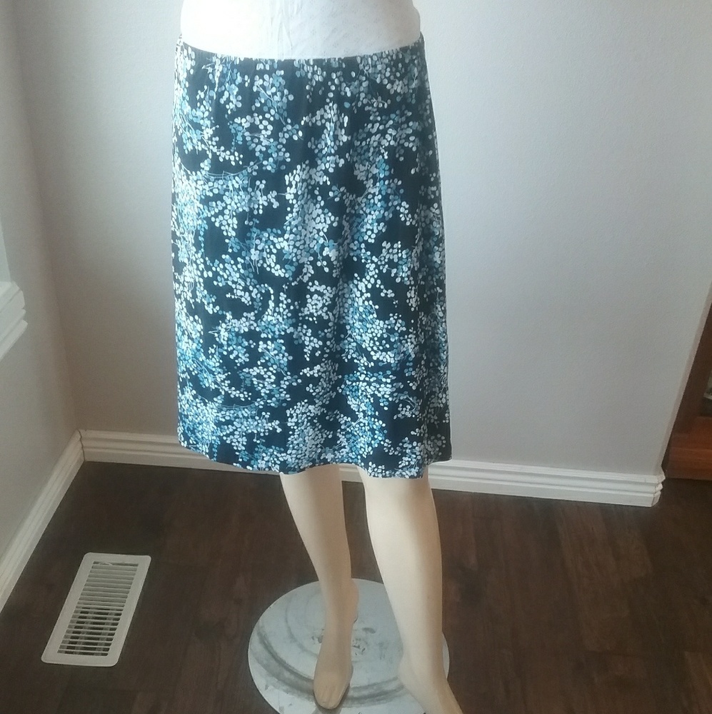 Just In Thyme Ltd women's size 10p skirt